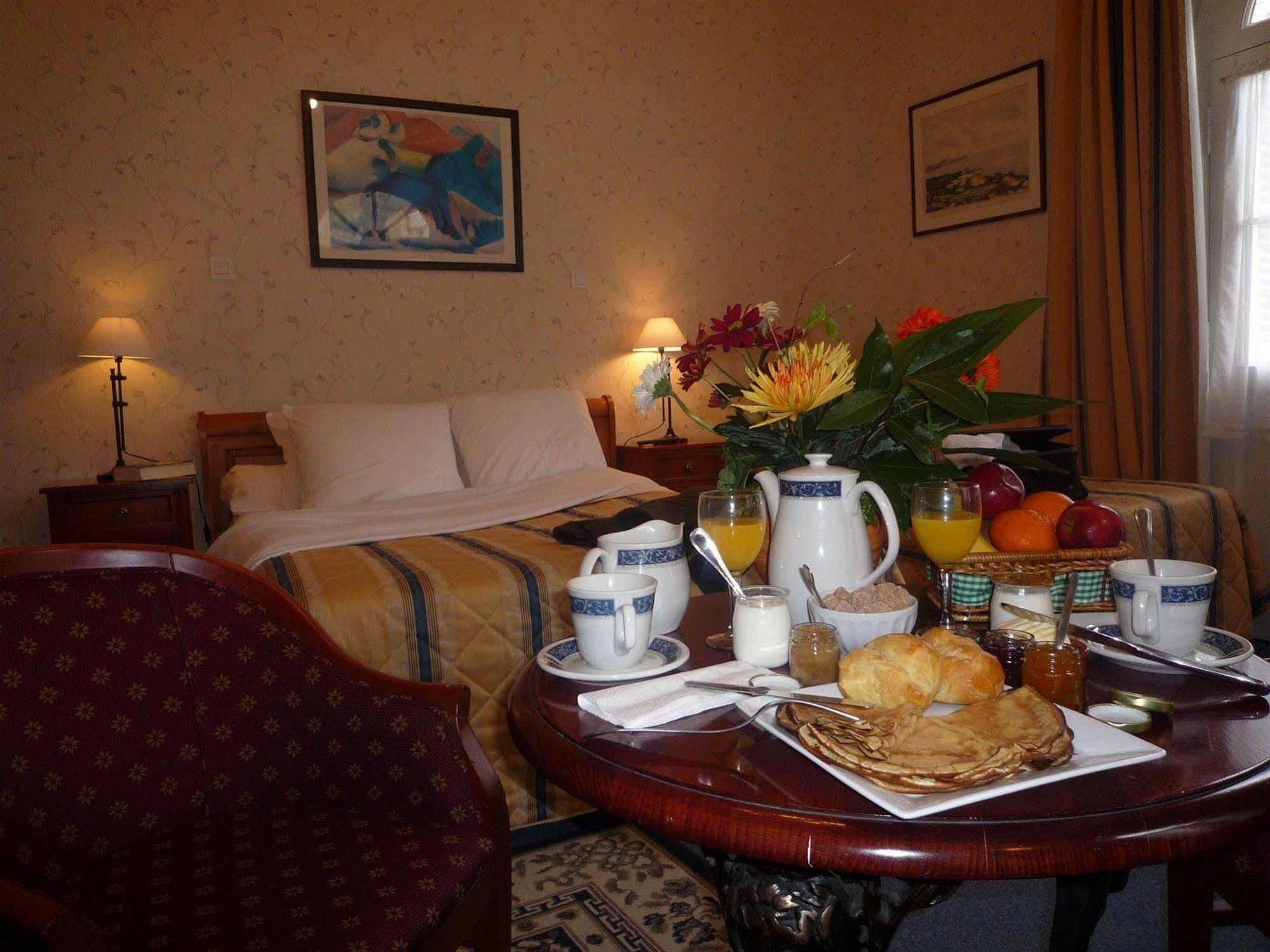 Hotel Le Plantagenet Chinon Rum bild
